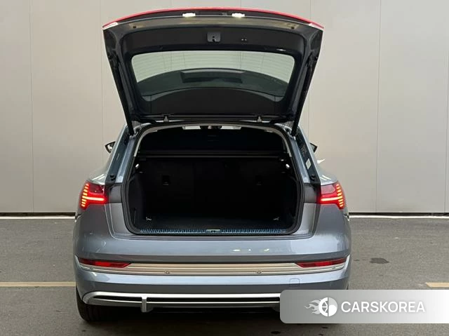 Audi e-tron 2026 Синий из Китая, фото 3