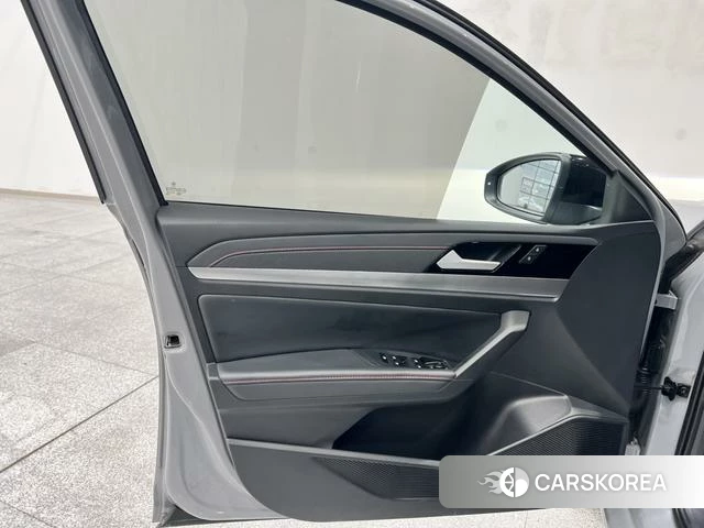 Volkswagen Lavida 2023 Темно-серый из Китая, фото 3