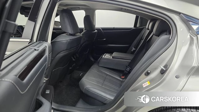 Lexus ES300h 7th generation 2019 Песочный из Кореи, фото 3