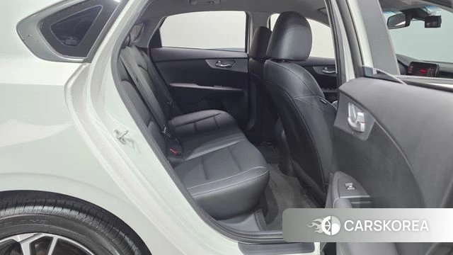 Kia The New K3 2nd generation 2022 Белый из Кореи, фото 3