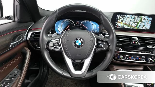 BMW 5 Series (G30) 2018 Белый из Кореи, фото 3