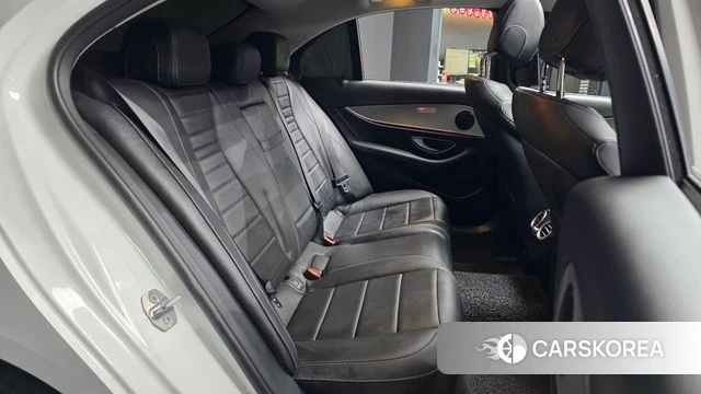 Mercedes-Benz E-Class W213 2018 Белый из Кореи, фото 3