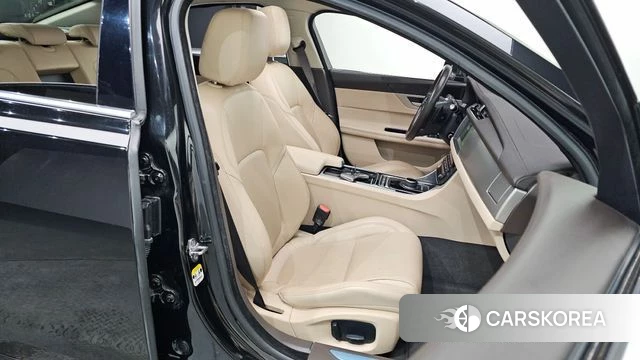 Jaguar XF (X260) 2018 Черный из Кореи, фото 3