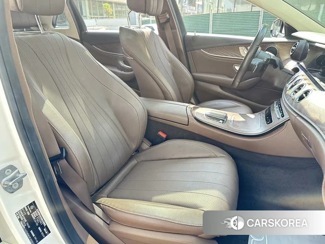 Mercedes-Benz E-class 2023 Белый из Китая, фото 3