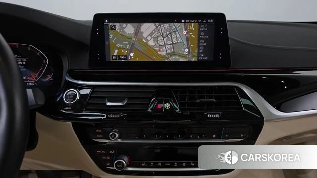 BMW 5 Series (G30) 2019 Белый из Кореи, фото 3