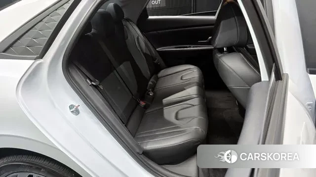 Hyundai The New Avante (CN7) 2023 Белый из Кореи, фото 3