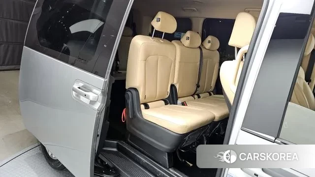 Hyundai Staria 2023 Серебряный из Кореи, фото 3