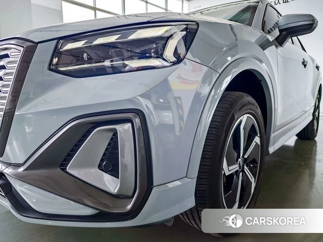 Audi Q2L e-tron 2022 Серебристо-серый из Китая, фото 3