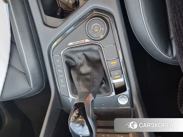 Volkswagen Tiguan second Generation 2023 Белый из Кореи, фото 3