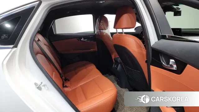 Kia The New K3 2nd generation 2022 Белый из Кореи, фото 3