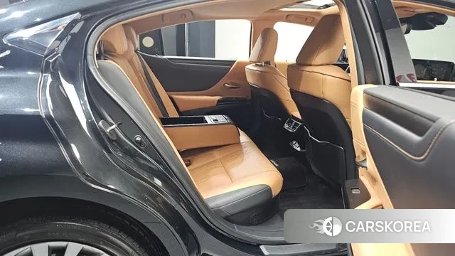 Lexus ES300h 7th generation 2022 Черный из Кореи, фото 3