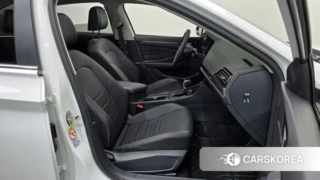 Volkswagen 7th Generation of Jetta 2023 Белый из Кореи, фото 3