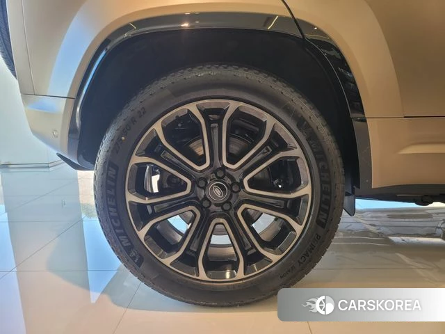 Land Rover Defender (L663) 2025 Золотой из Кореи, фото 3