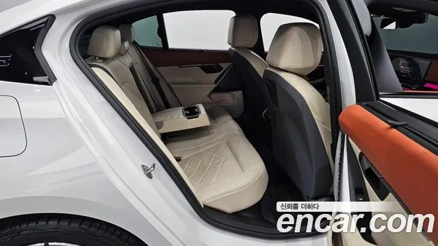 BMW 5 Series (G60) 2023 Белый из Кореи, фото 3