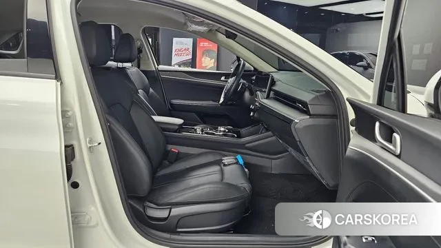 Kia The New K5 3rd generation 2023 Белый из Кореи, фото 3