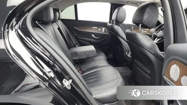 Mercedes-Benz E-Class W213 2018 Черный из Кореи, фото 3