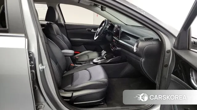 Kia The New K3 2nd generation 2022 Серый из Кореи, фото 3