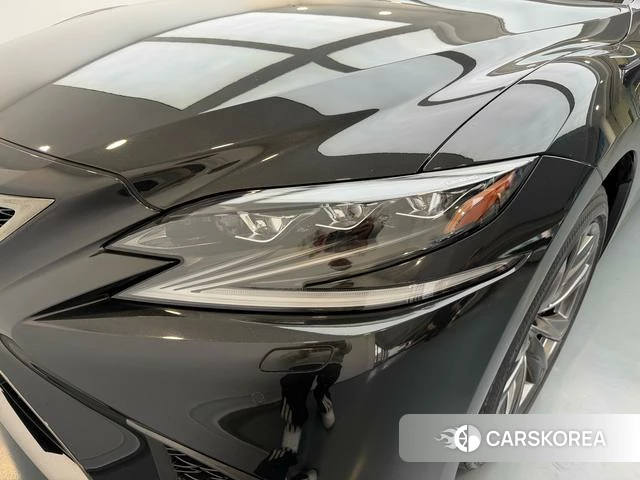Lexus LS 2019 Черный из Китая, фото 3