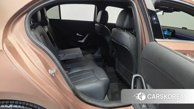 Mercedes-Benz A-Class W177 2023 Коричневый из Кореи, фото 3
