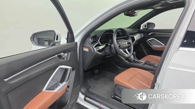 Audi Q3 (F3) 2022 Белый из Кореи, фото 3