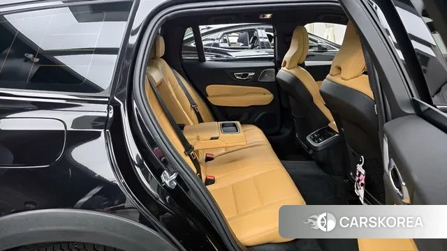 Volvo V60 Cross-Country 2nd Generation 2021 Черный из Кореи, фото 3