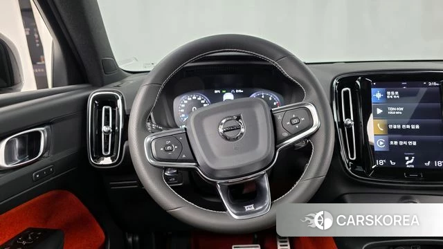 Volvo XC40 2020 Светло-серебряный цвет из Кореи, фото 3