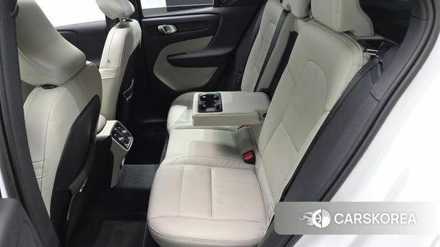 Volvo XC40 2023 Белый из Кореи, фото 3