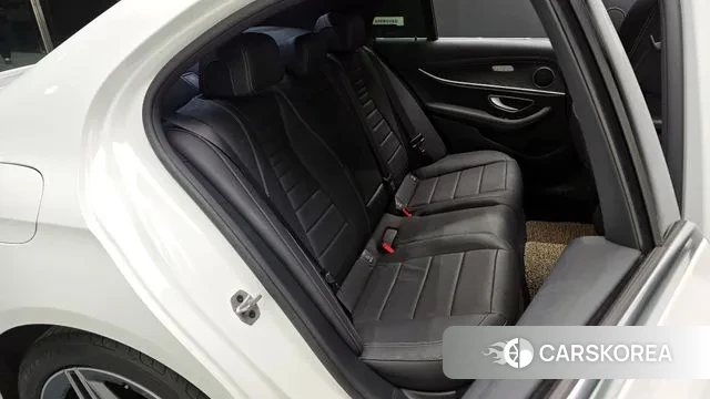 Mercedes-Benz E-Class W213 2022 Белый из Кореи, фото 3