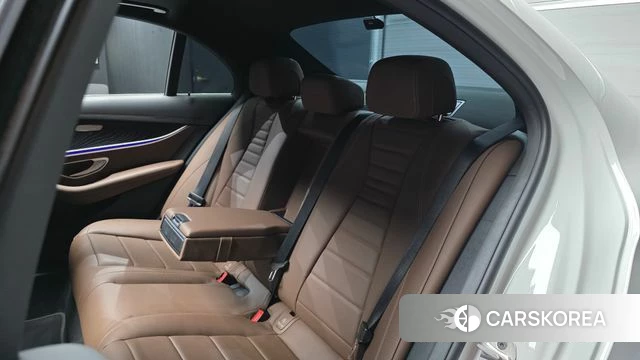 Mercedes-Benz E-Class W213 2022 Белый из Кореи, фото 3
