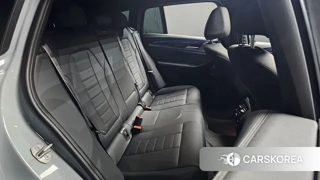 BMW X4 (G02) 2024 Светло-серебряный цвет из Кореи, фото 3