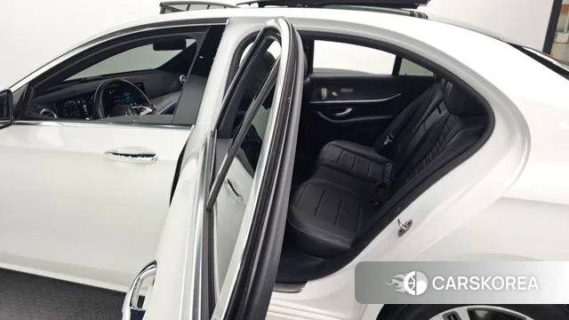 Mercedes-Benz E-Class W213 2021 Белый из Кореи, фото 3