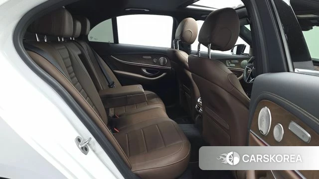 Mercedes-Benz E-Class W213 2021 Белый из Кореи, фото 3