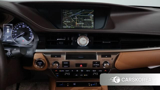 Lexus New ES300h 2018 Серебристо-серый из Кореи, фото 3