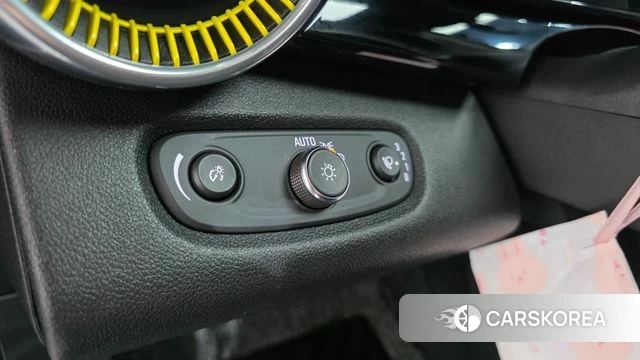 Chevrolet (GM Daewoo) Trax Crossover 2023 Черный из Кореи, фото 3