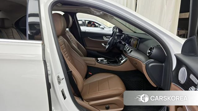 Mercedes-Benz E-Class W213 2020 Белый из Кореи, фото 3