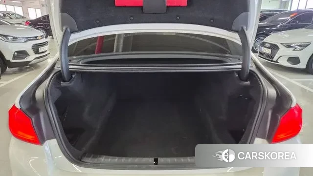 BMW 5 Series (G30) 2018 Белый из Кореи, фото 3