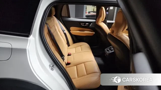 Volvo V60 Cross-Country 2nd Generation 2021 Белый из Кореи, фото 3