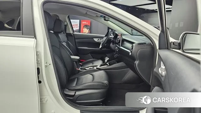 Kia The New K3 2nd generation 2022 Белый из Кореи, фото 3