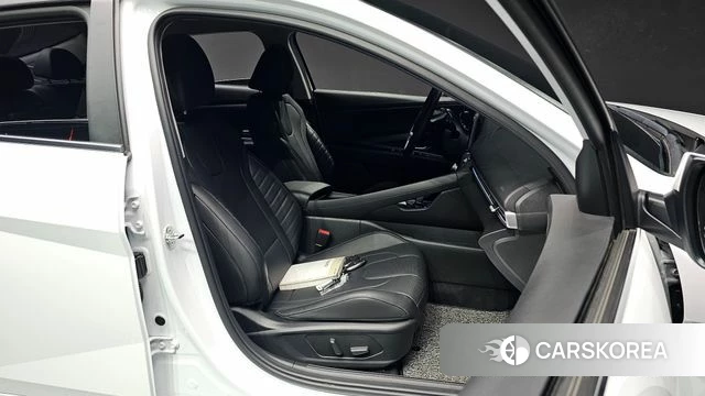 Hyundai The New Avante (CN7) 2023 Белый из Кореи, фото 3