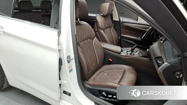 BMW 5 Series (G30) 2019 Белый из Кореи, фото 3