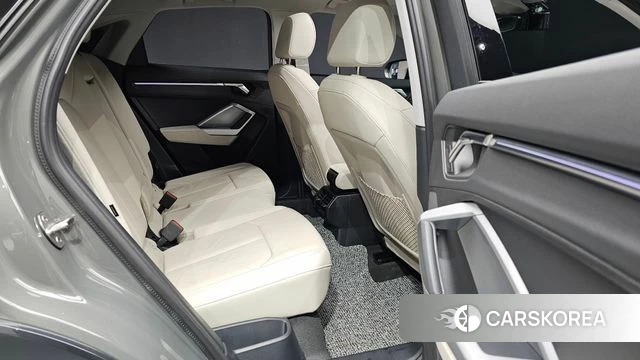 Audi Q3 (F3) 2023 Серый из Кореи, фото 3