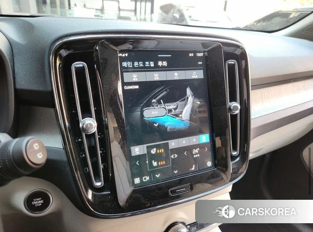 Volvo XC40 2024 Черный из Кореи, фото 3