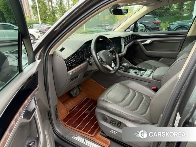 Volkswagen Touareg 2021 Темно-серый из Китая, фото 3
