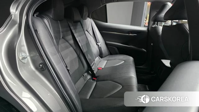 Toyota Camry (XV70) 2022 Серый из Кореи, фото 3