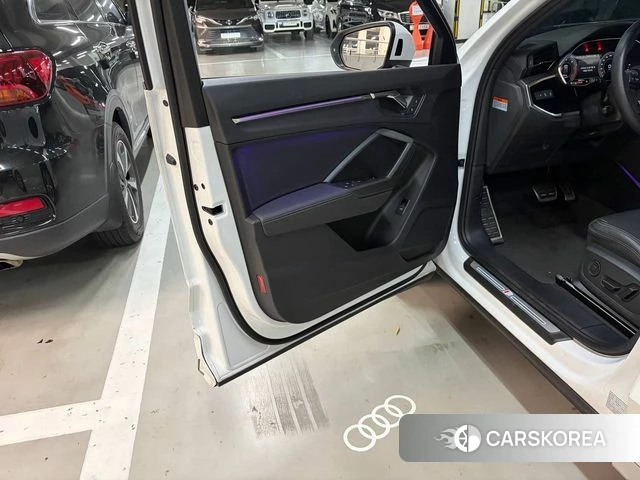 Audi Q3 (F3) 2023 Белый из Кореи, фото 3