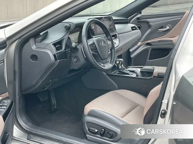 Lexus ES 2022 Серебристо-серый из Китая, фото 3