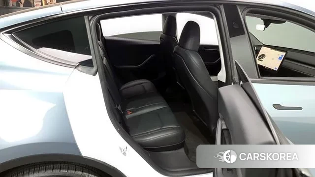 Tesla Model Y 2024 Светло-серебряный цвет из Кореи, фото 3