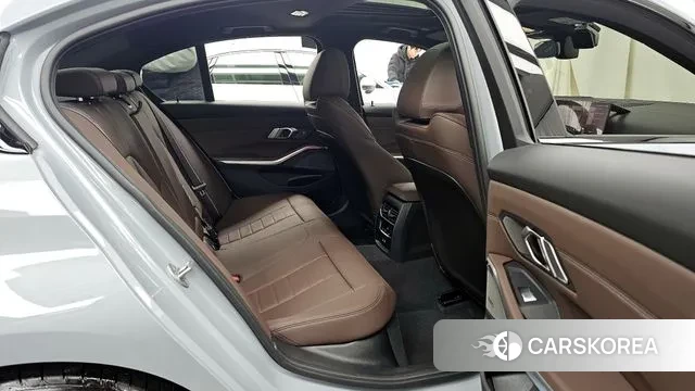 BMW 3 Series (G20) 2025 Светло-серебряный цвет из Кореи, фото 3