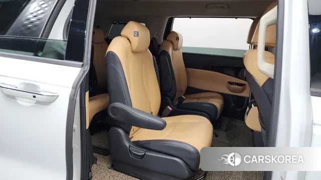 Kia Carnival 4th generation 2023 Белый из Кореи, фото 3