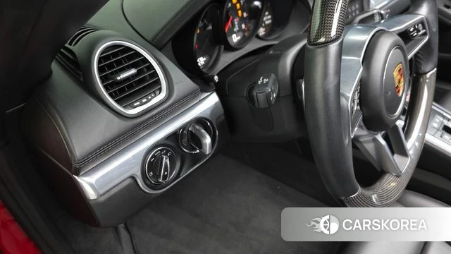 Porsche 718 Boxster 2023 Красный из Кореи, фото 3
